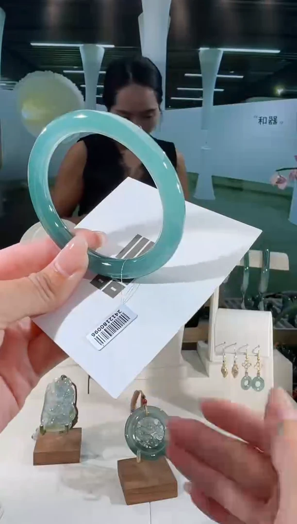 翡翠手镯未镶嵌56.7圈