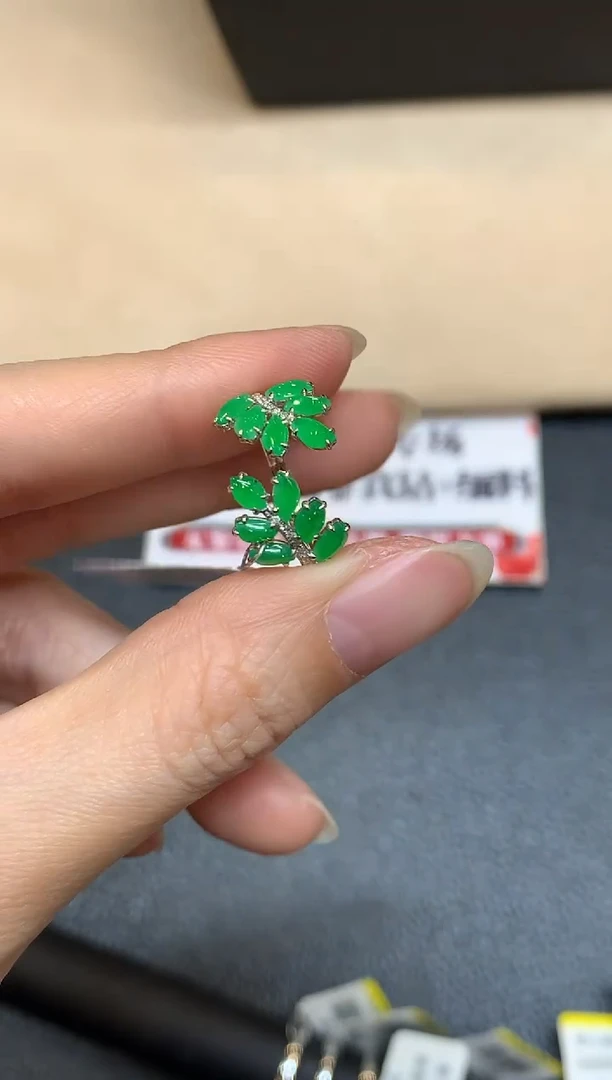 18K金镶嵌戒指翡翠【无鉴赏期】树叶【无服务费