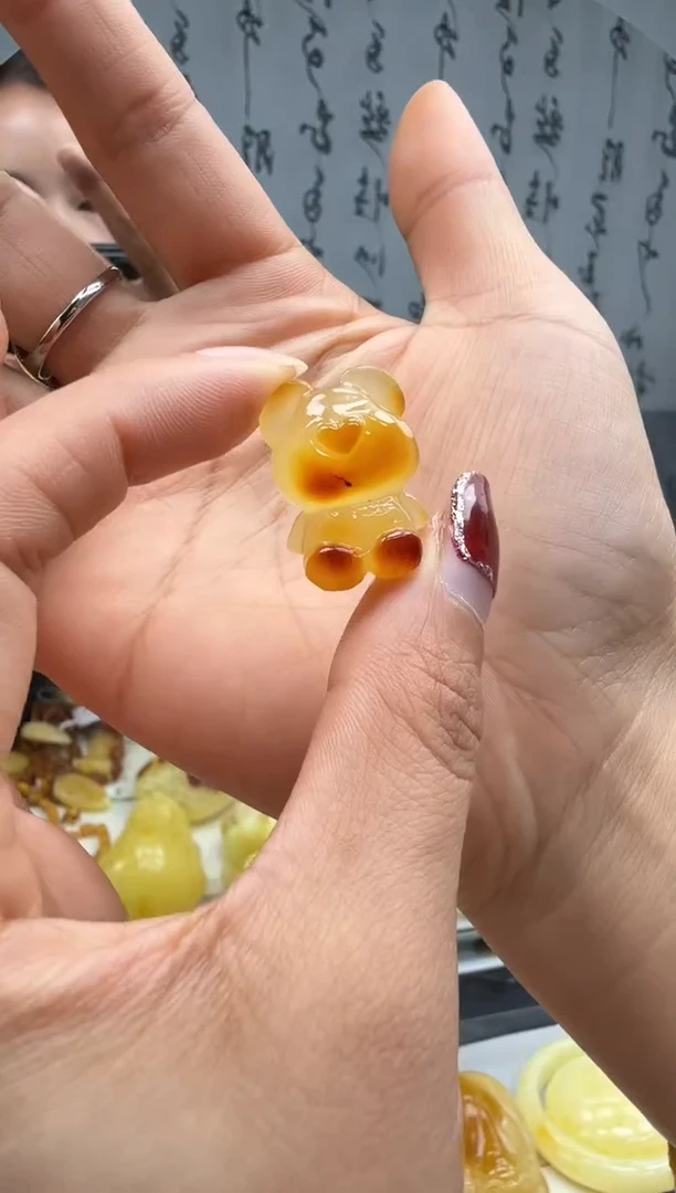 【闪购商品】琥珀裸石未镶嵌配饰