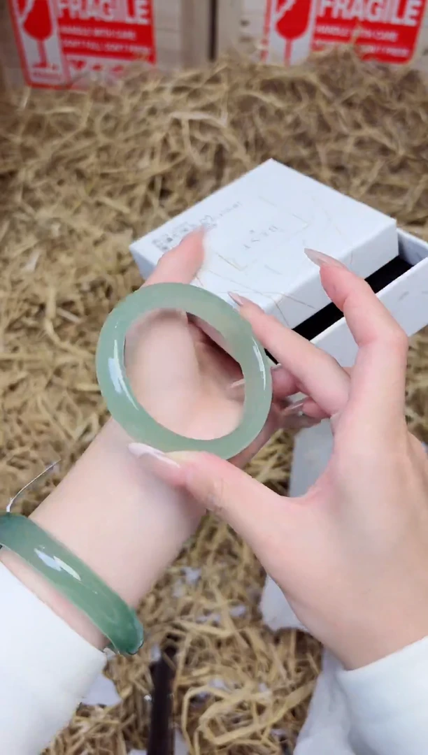 未镶嵌手镯石英质玉0081--圈口52