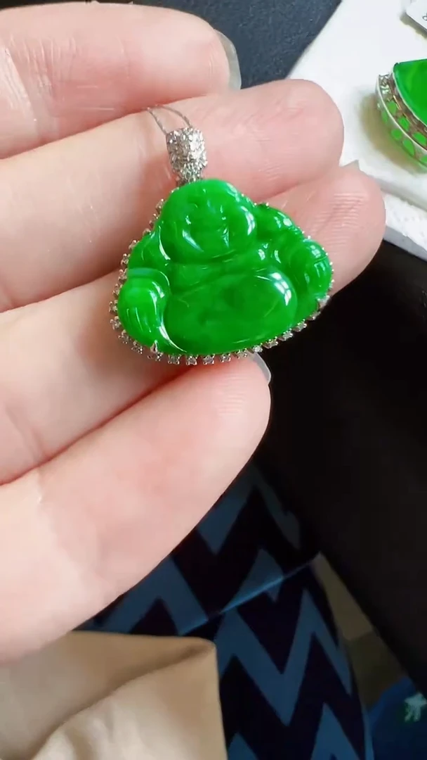 颈饰18K金镶嵌翡翠佛