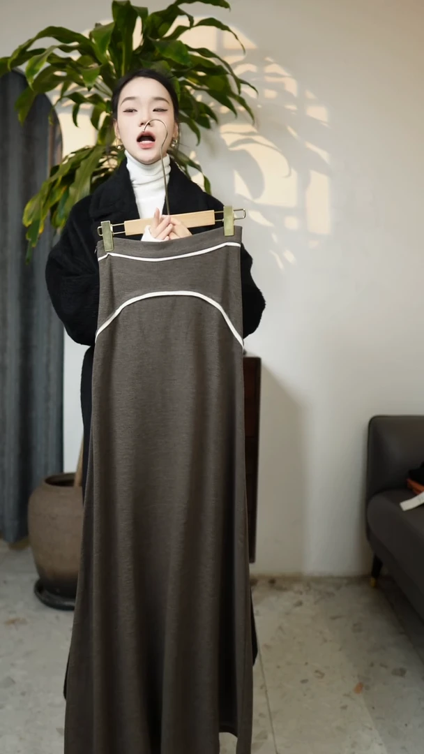 卡其色白边半身裙 M码