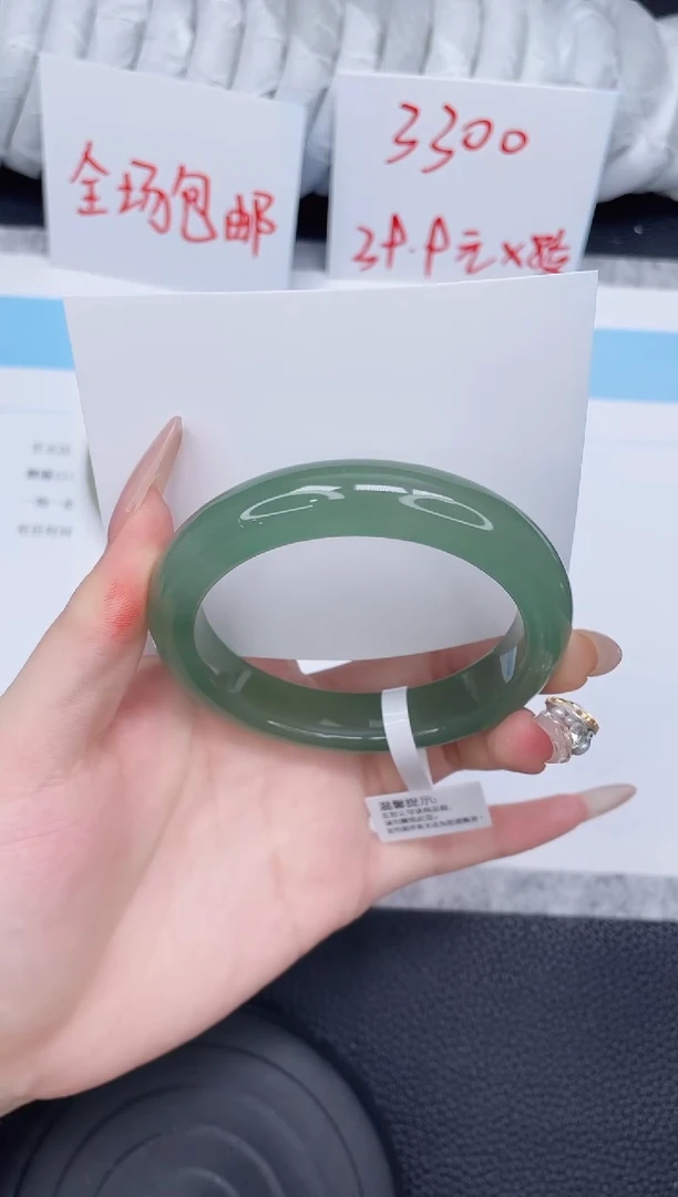 未镶嵌手镯石英质玉55-58.4