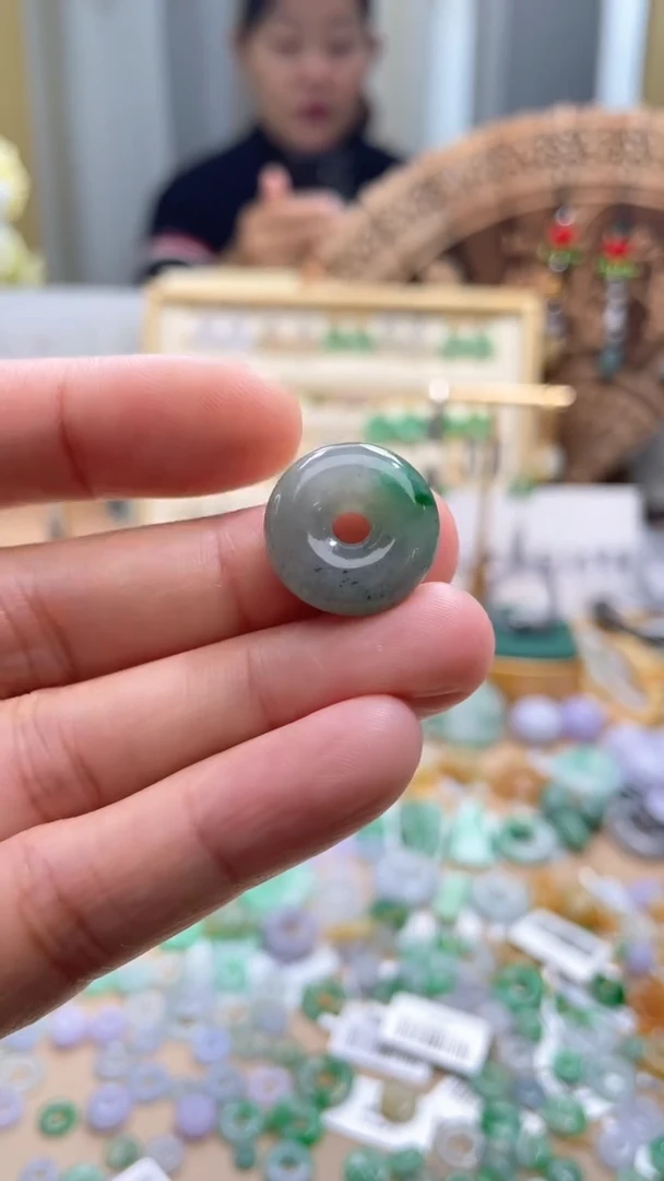 【闪购商品】翡翠颈饰未镶嵌甜甜圈