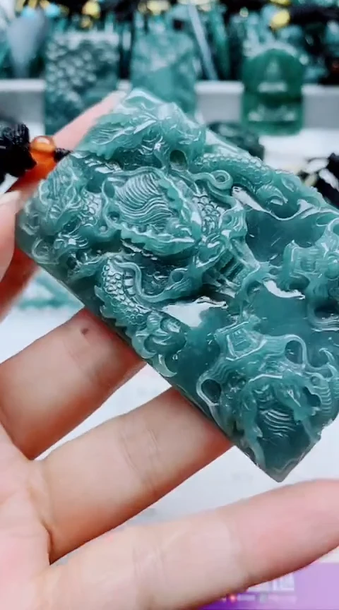 颈饰未镶嵌翡翠