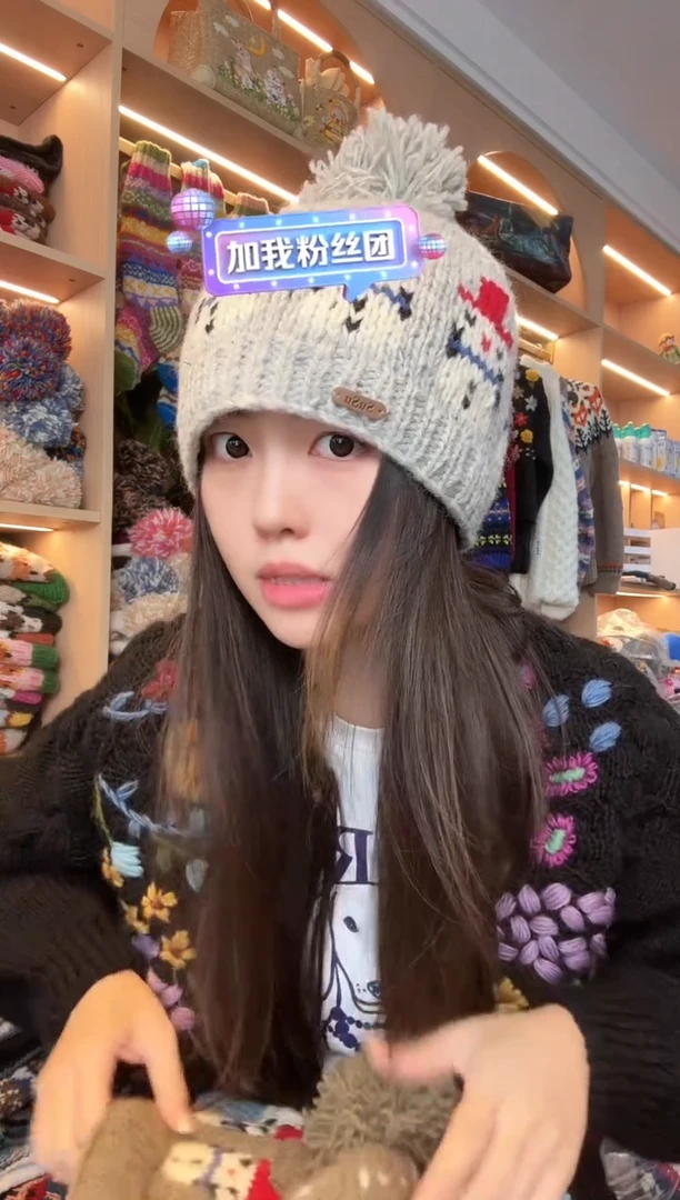 羊毛浅灰色雪人帽