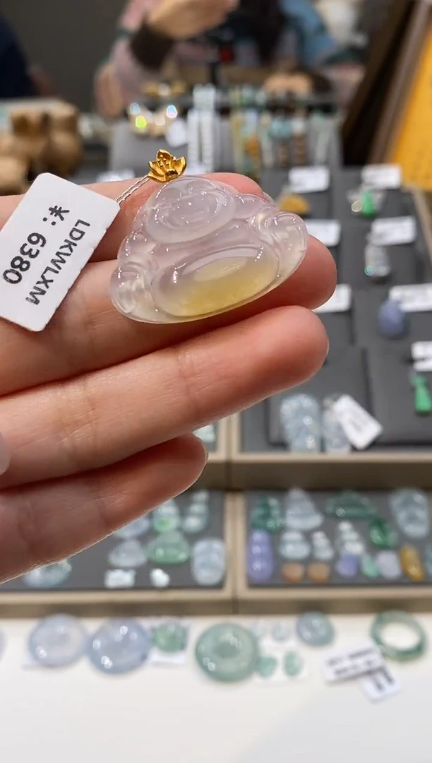 颈饰18K金镶嵌翡翠佛公