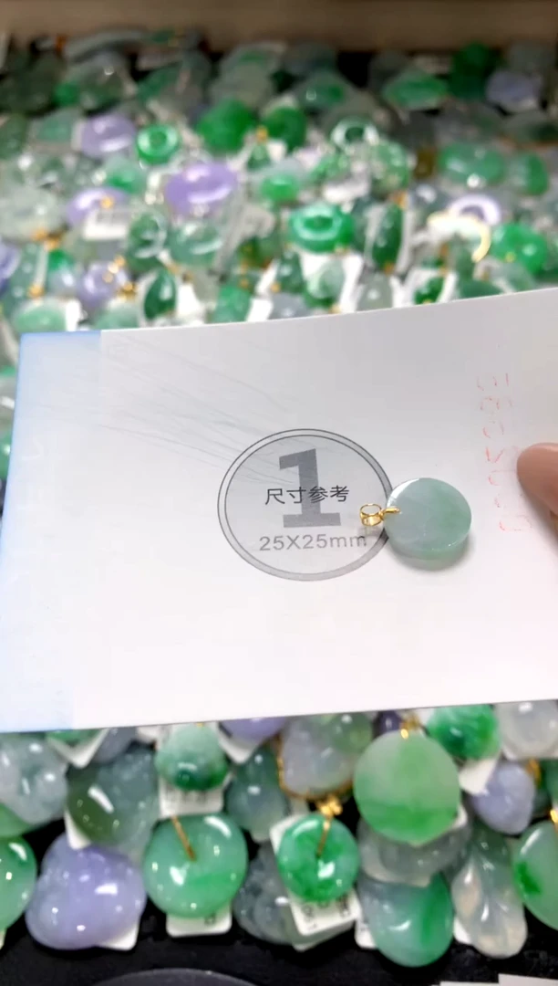 颈饰18K金镶嵌翡翠1111111111111111