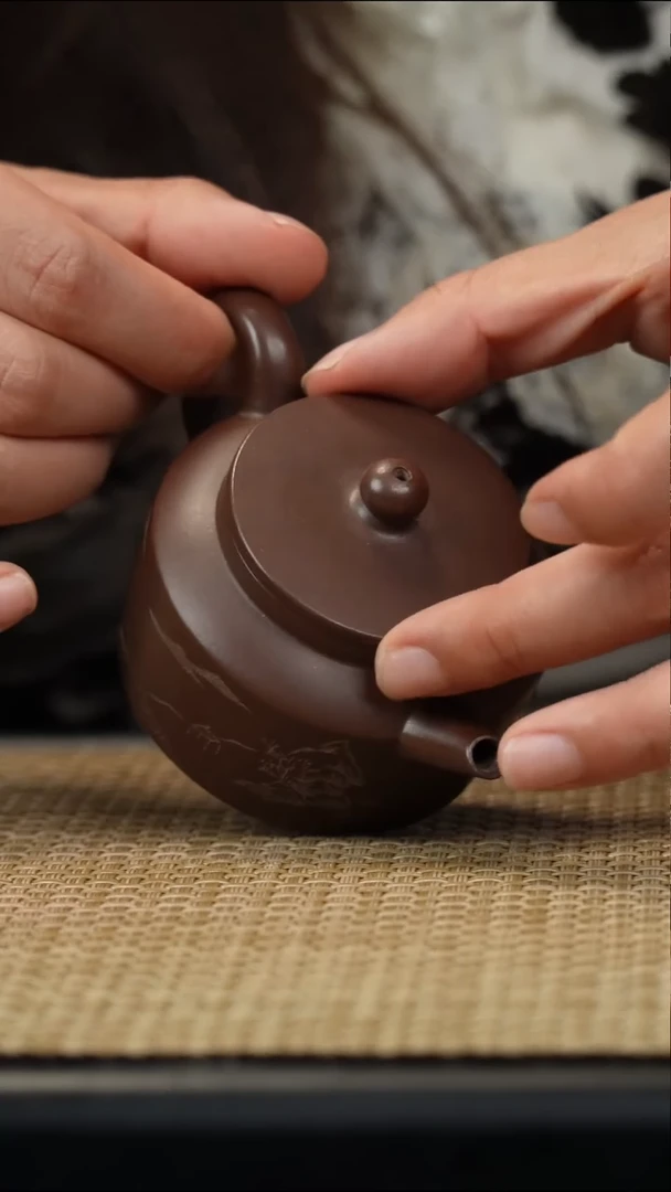 紫砂茶壶朱泥刻绘/*/90cc