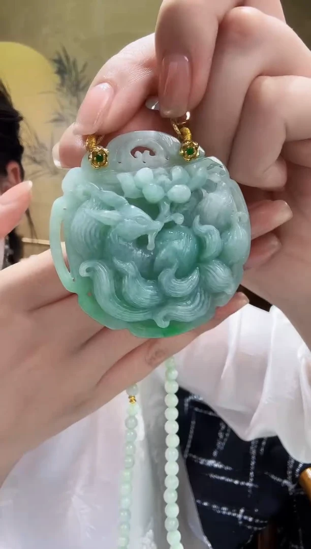 颈饰未镶嵌翡翠吊坠
