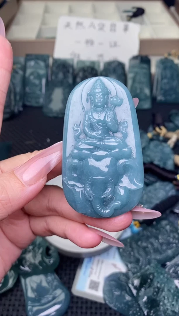 颈饰未镶嵌翡翠