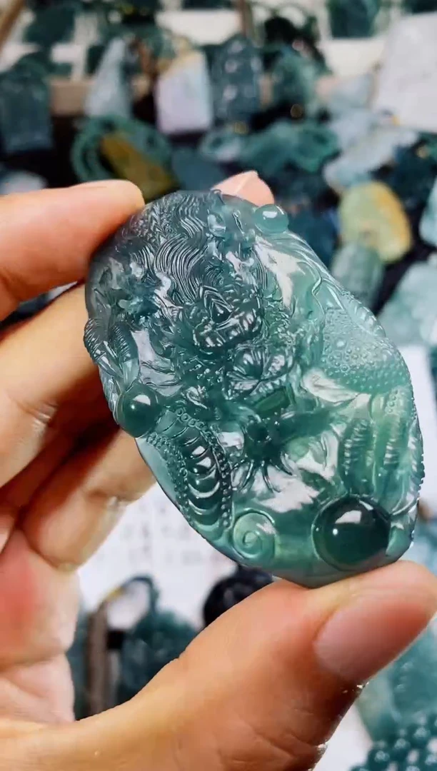 翡翠未镶嵌颈饰