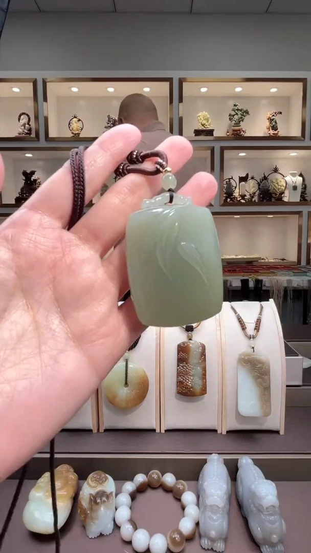 颈饰未镶嵌和田玉苏