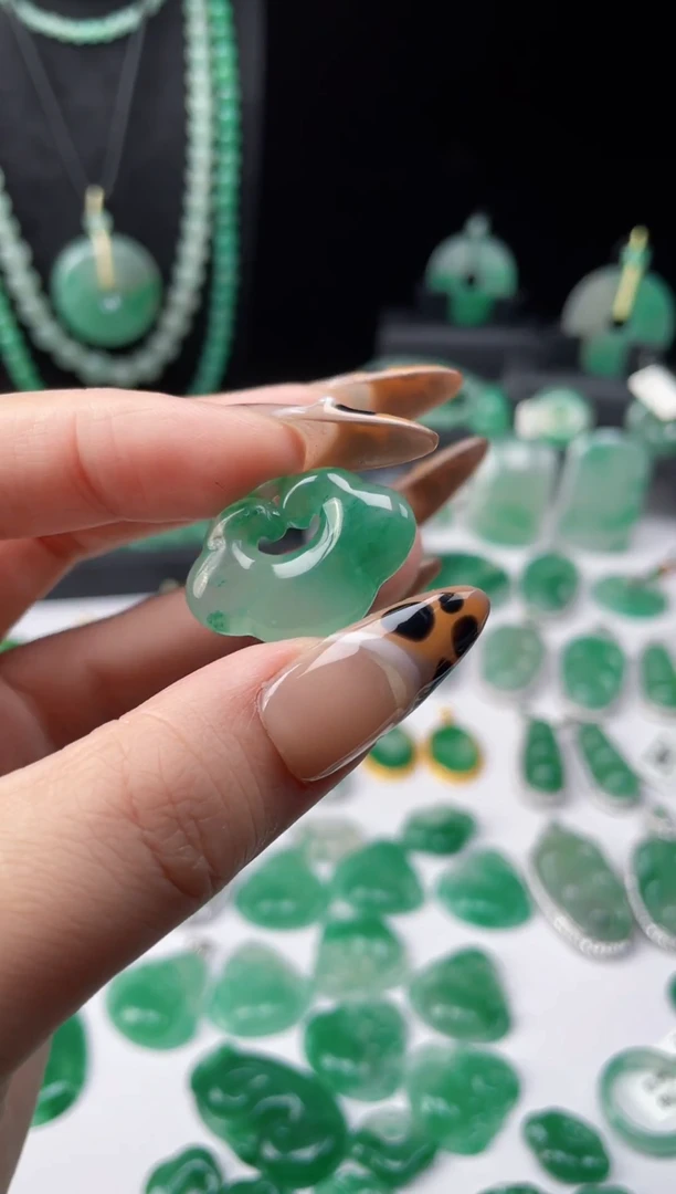 吊坠(不含链)未镶嵌石英质玉祥云如意锁