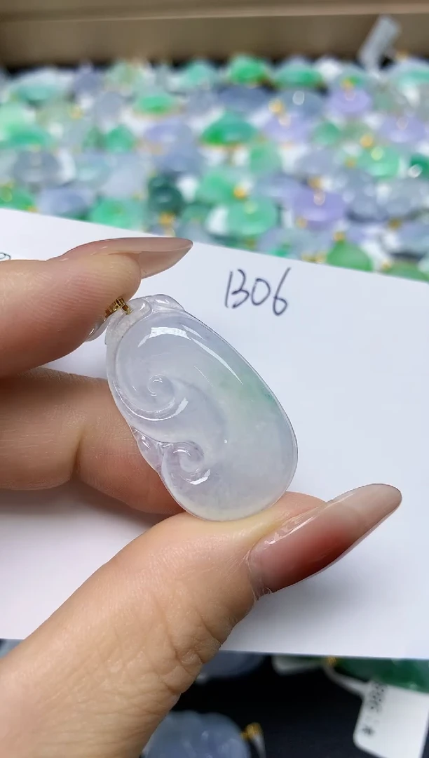 翡翠18K金镶嵌颈饰 天然缅甸翡翠A货