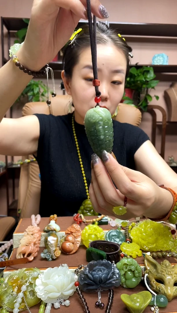 未镶嵌岫玉吊坠多样性发货发其中之一