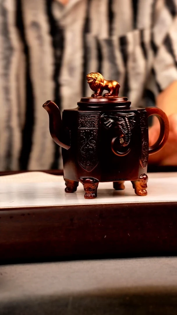 茶壶紫砂金贝烧 太平有象 刻绘