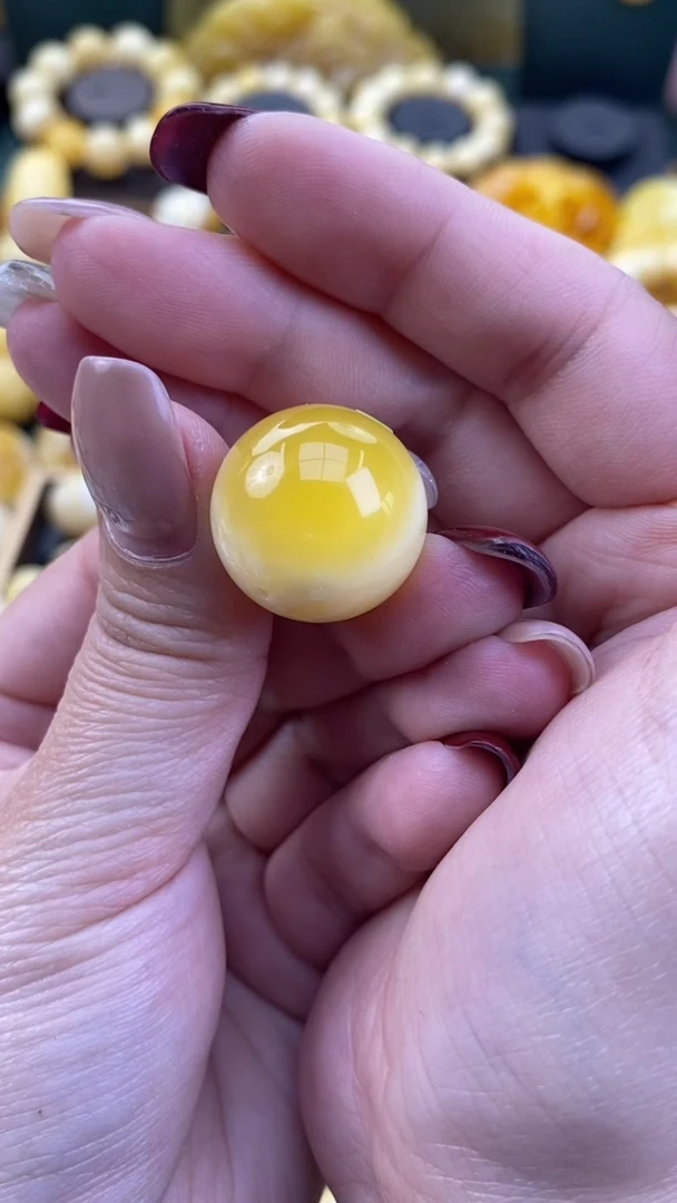 【闪购商品】琥珀裸石未镶嵌月.72