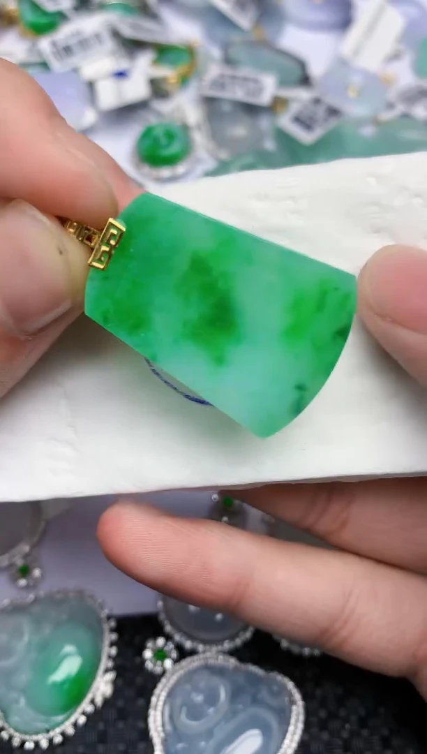 颈饰18K金镶嵌翡翠236   天然翡翠A货  百元以上9米证书费自理