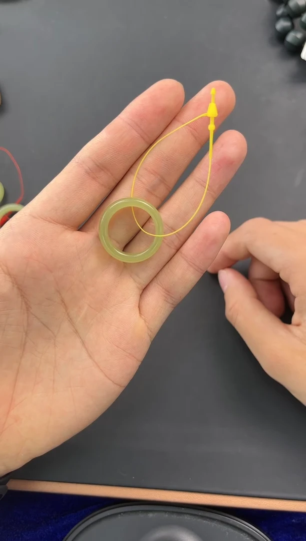 未镶嵌手串和田玉哎****?若羌黄口戒圈卡18+微色差