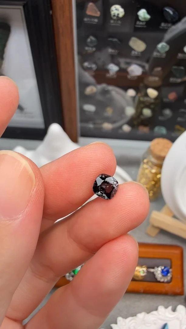 裸石尖晶石黑武士1ct-A603