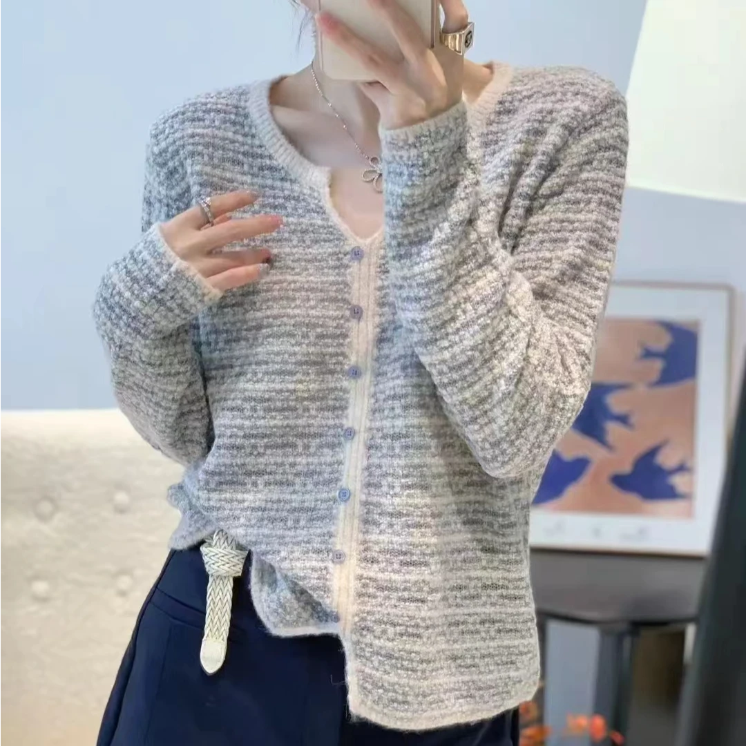剪刀领花纱针织衫女长袖秋装新款时尚洋气宽松打底衫休闲上衣