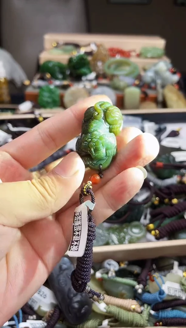 和田玉未镶嵌颈饰拍一发一