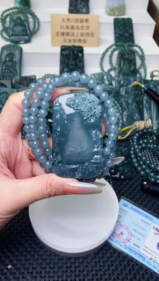 颈饰未镶嵌翡翠