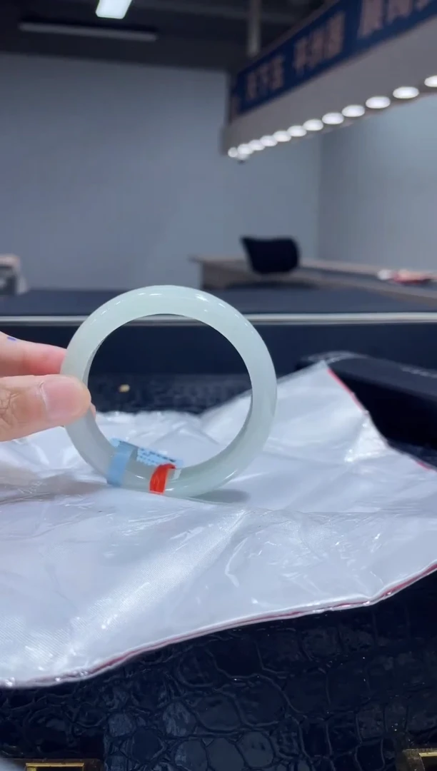 未镶嵌手镯翡翠5