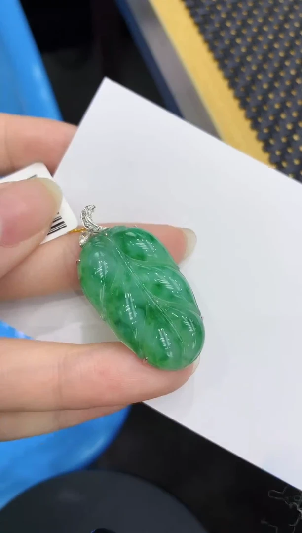 【闪购商品】翡翠颈饰18K金镶嵌8888888888