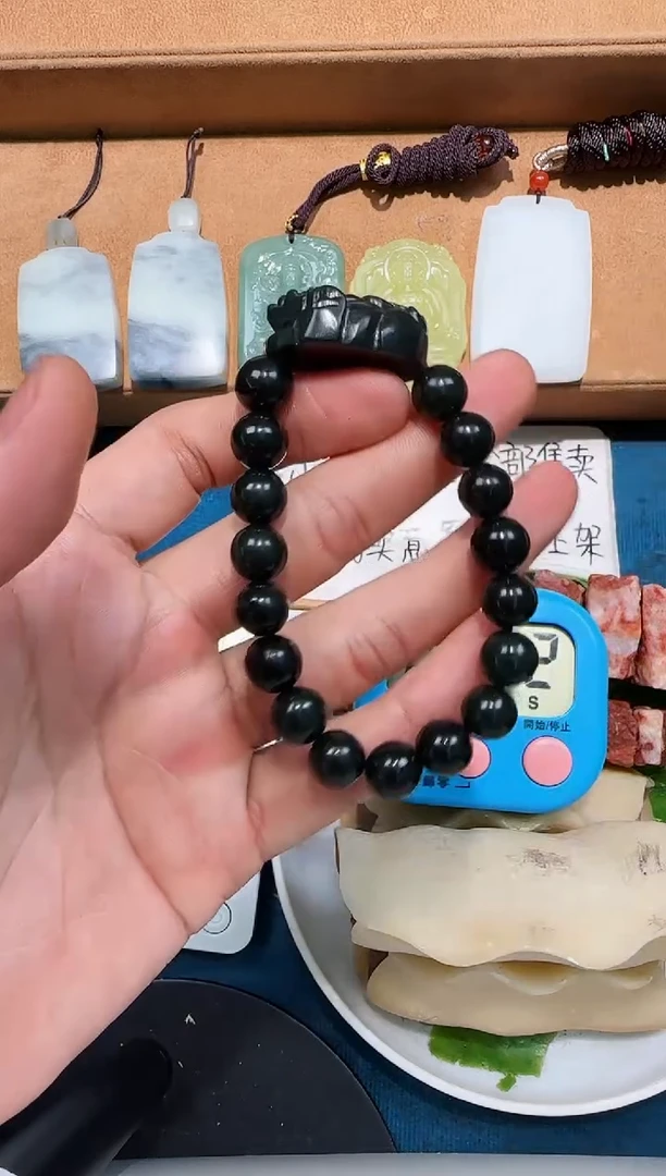 颈饰未镶嵌和田玉专**判手串