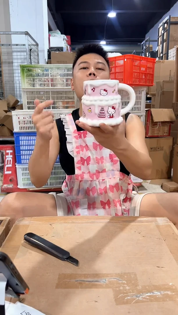 瓷片kt猫双层蛋糕水杯 有冰裂
