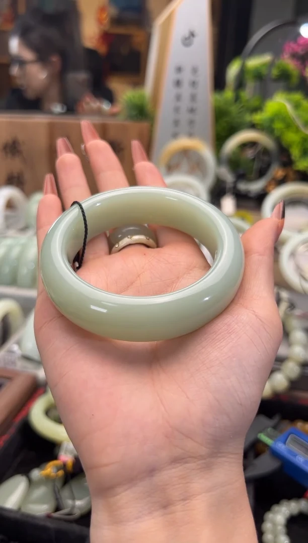 【闪购商品】和田玉手镯未镶嵌且末料青白玉55圈口