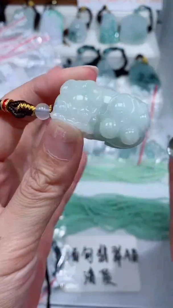 颈饰未镶嵌翡翠吊坠