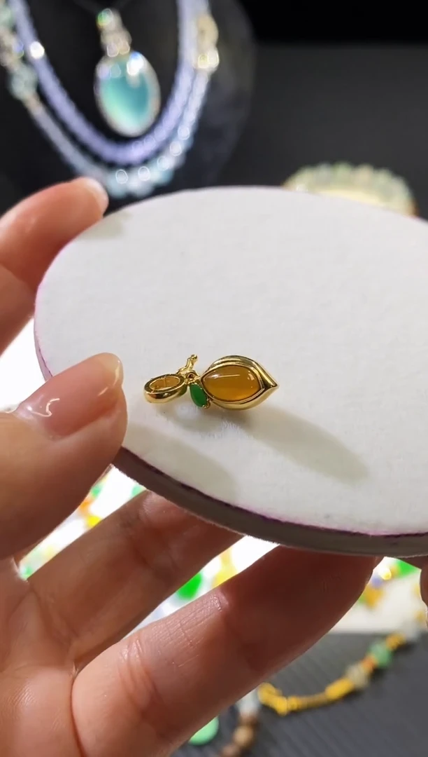 【闪购商品】翡翠挂件18K金镶嵌滴溜