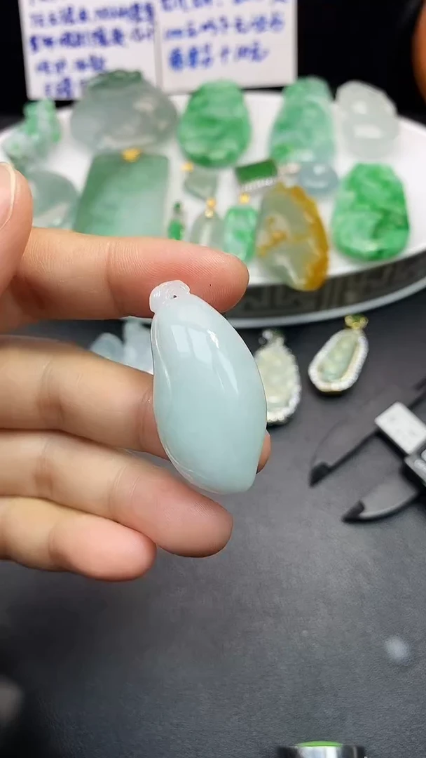 颈饰未镶嵌翡翠吊坠