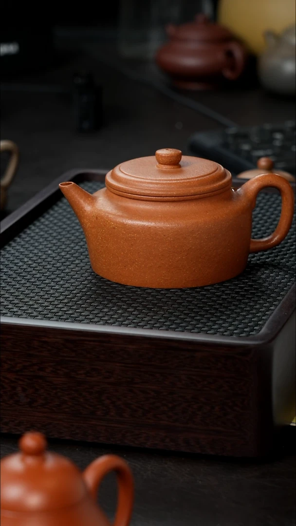 茶壶紫砂黄降坡德中半手190          微瑕