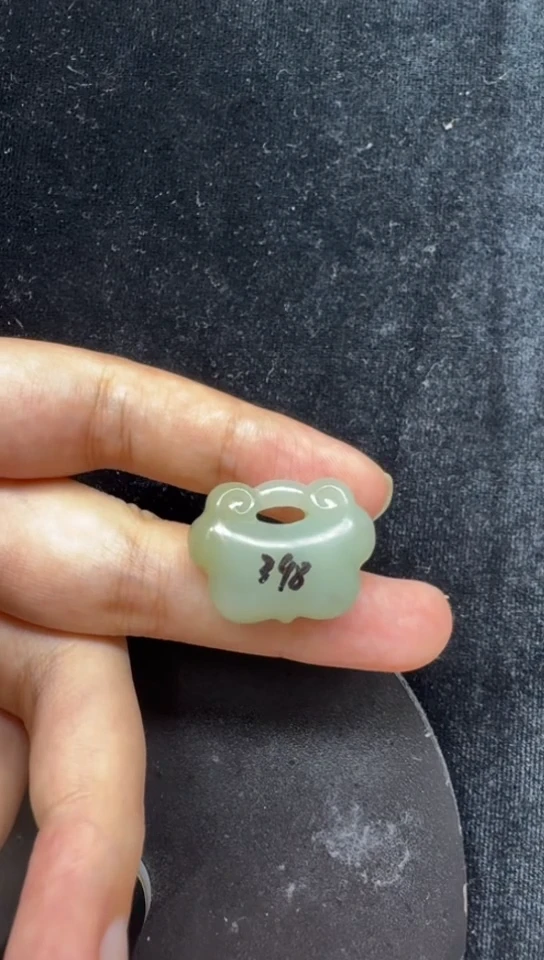 和田玉未镶嵌吊坠(不含链)103如意锁