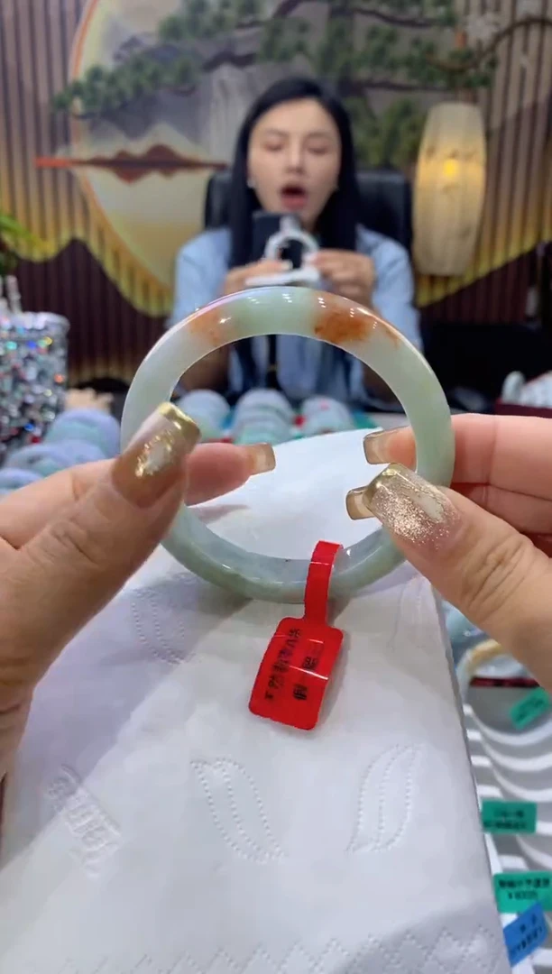 翡翠手镯未镶嵌多人06824