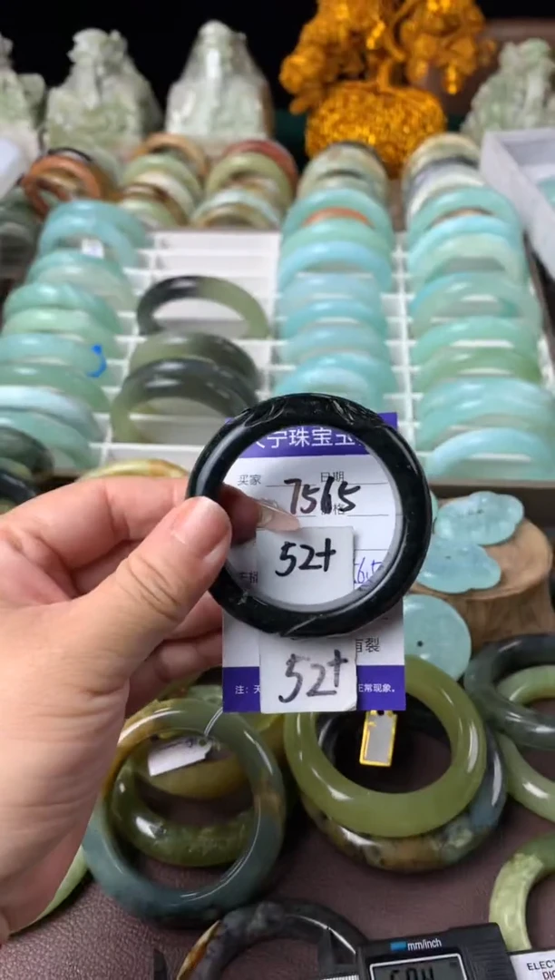 【闪购商品】蛇纹石玉手镯未镶嵌7565