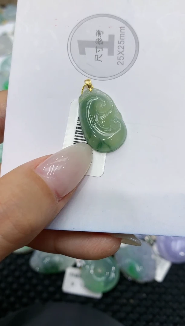 颈饰18K金镶嵌翡翠111111111111