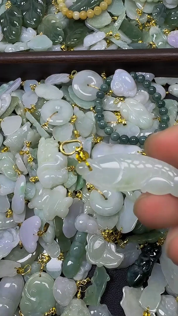 颈饰未镶嵌翡翠颈饰未嵌镶翡翠