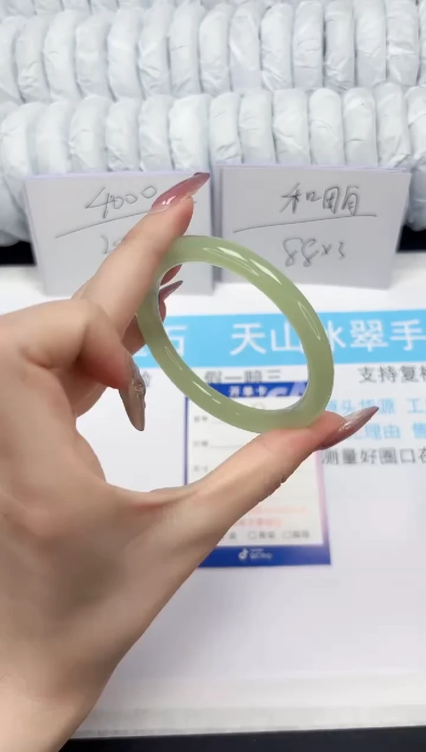 【闪购商品】石英质玉手镯未镶嵌82-57.5