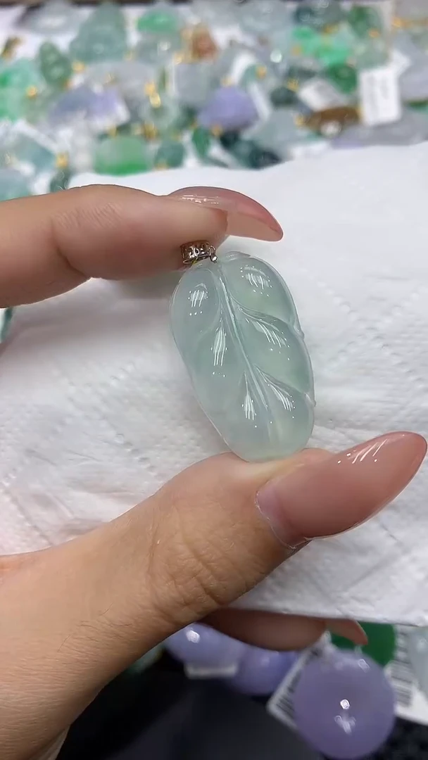 颈饰18K金镶嵌翡翠1111111