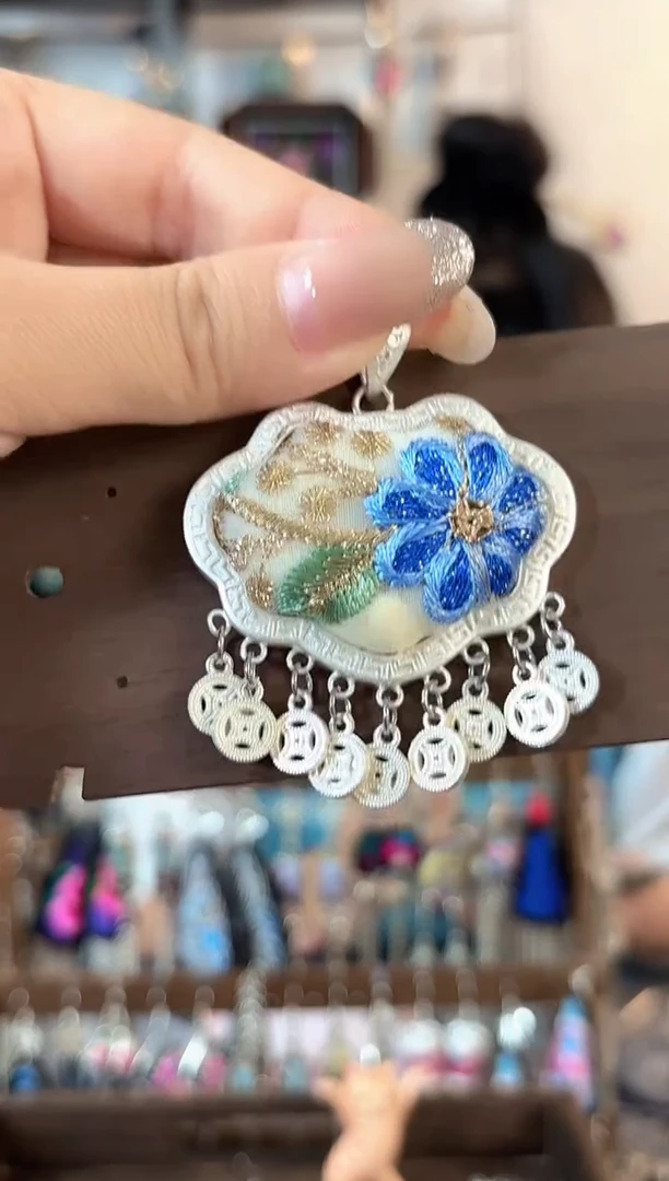 织绣彩云南阁非遗老绣饰品465