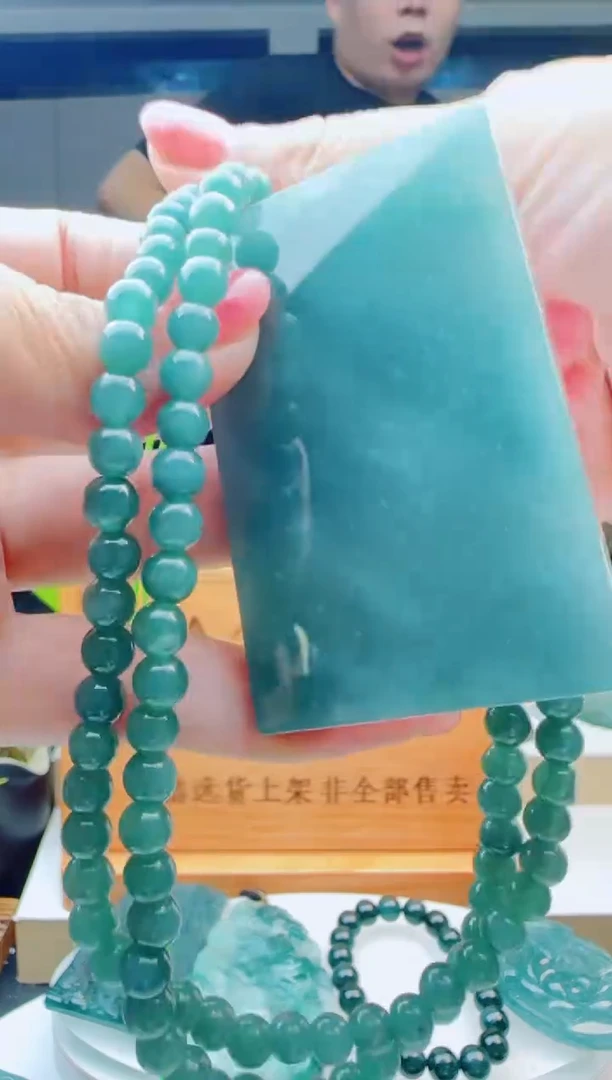 翡翠未镶嵌颈饰多样性发其中一