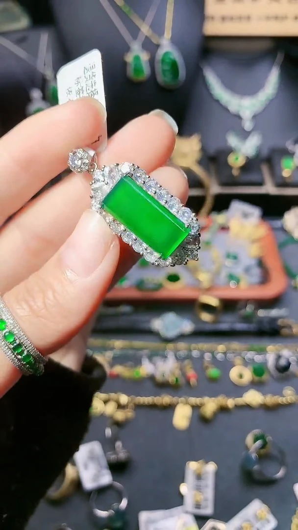 【闪购商品】翡翠吊坠(赠链)银S925镶嵌吊坠