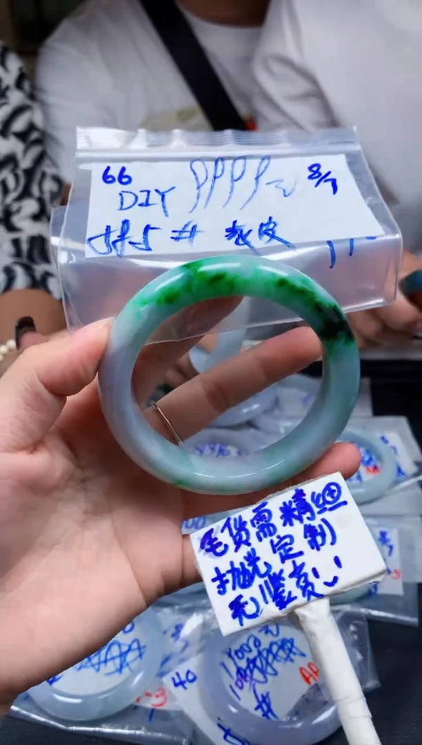 定制翡翠未镶嵌D***y66毛货需精细抛光手镯拍一发一618