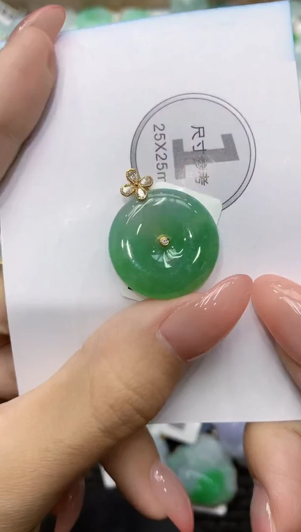 颈饰18K金镶嵌翡翠111111111111