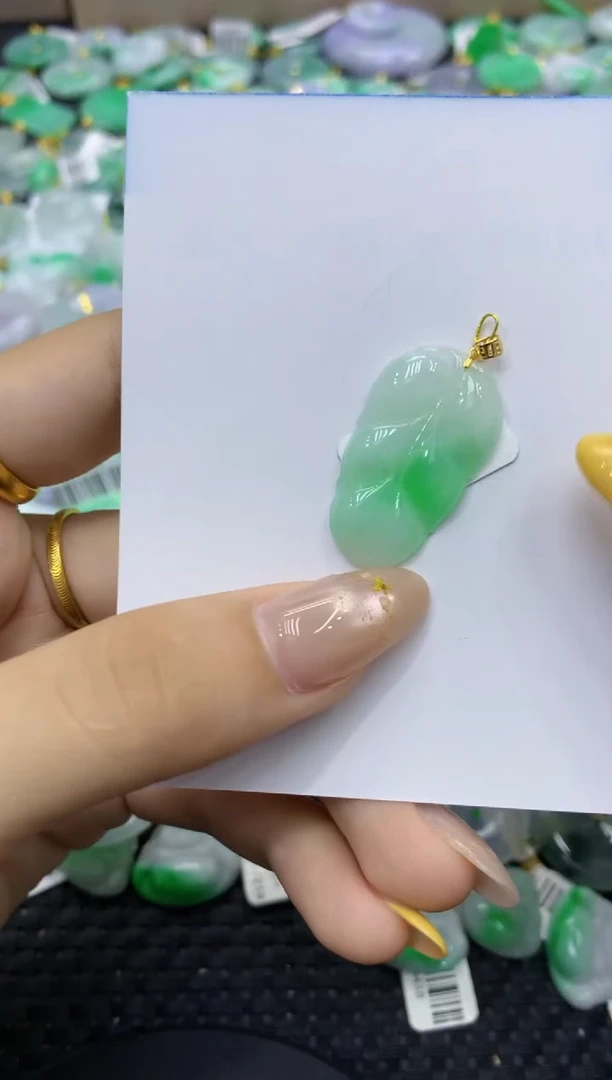 颈饰18K金镶嵌翡翠天然缅甸翡翠A货
